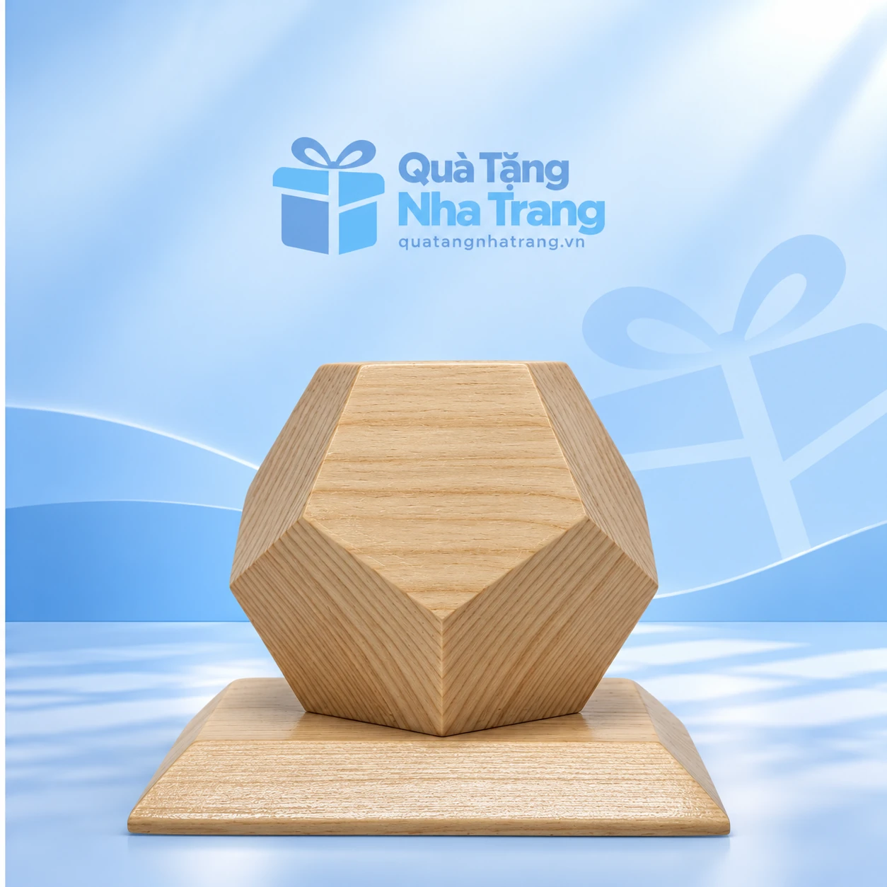 Khối lịch gỗ đa diện chưa khắc trên nền Quà Tặng Nha Trang