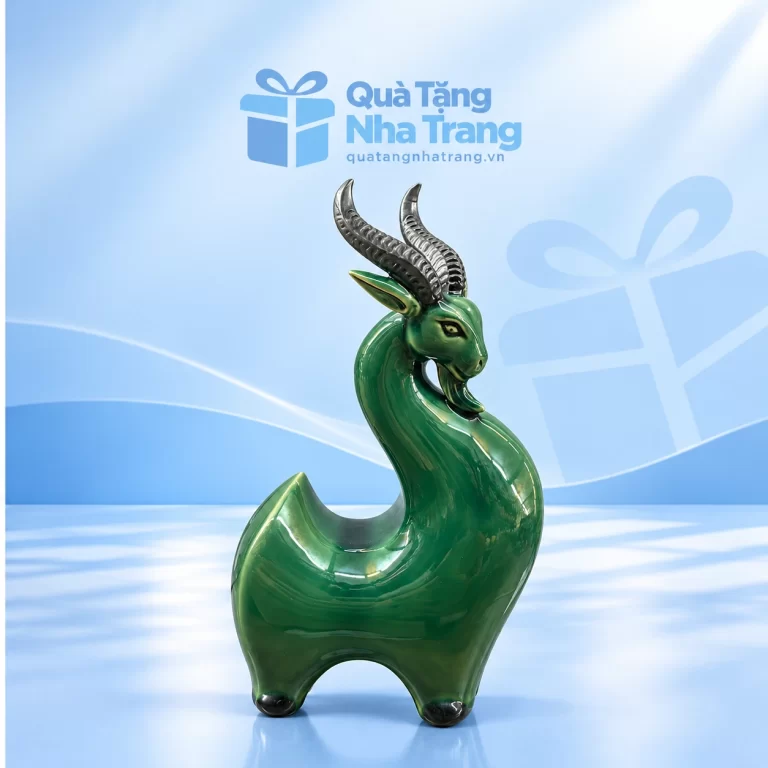 Tượng dê xanh dáng cong