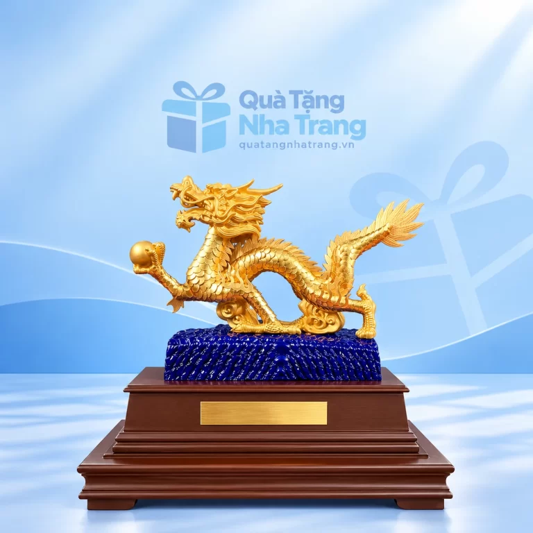Tượng rồng sắc vàng bệ xanh